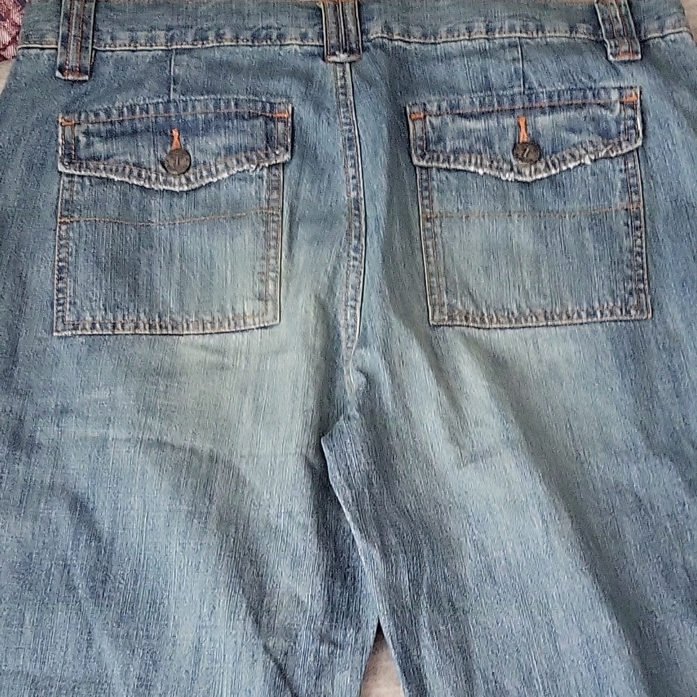 Women's Casual Blue Denim Capris - Picture 5 of 7